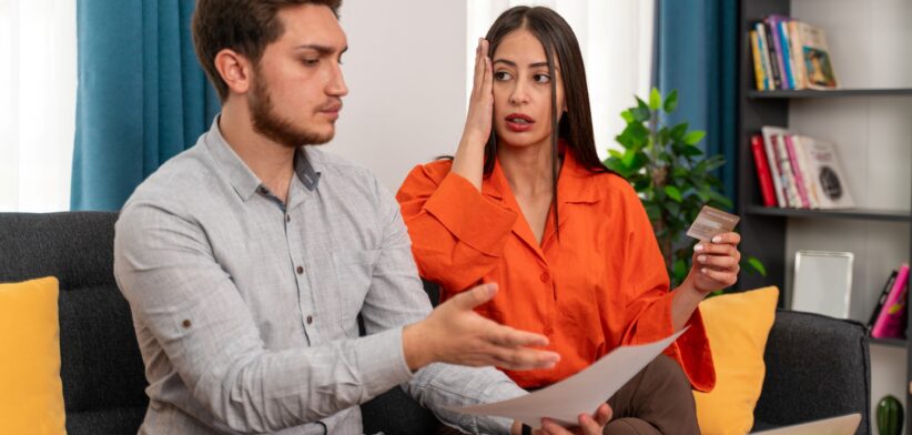 Couple arguing over finances. | Newsreel