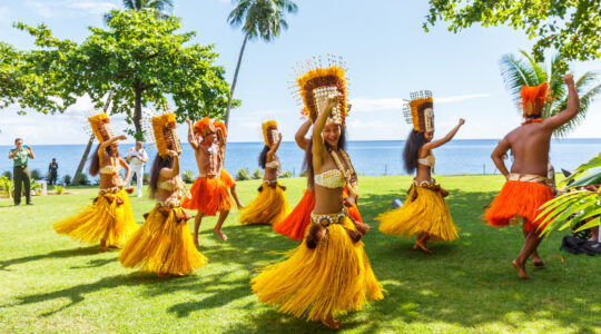 Pacific Island dancers. | Newsreel