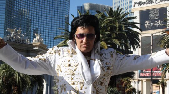 Elvis Presley tribute artist. | Newsreel