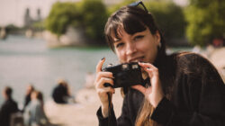Woman with analogue camera - Newsreel