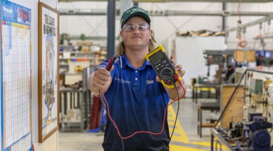 Electrical apprentice. | Newsreel