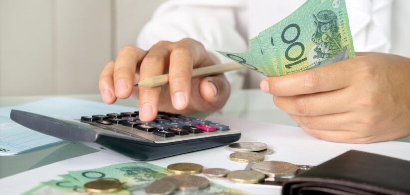 Man counting Australian $100 bills. | Newsreel