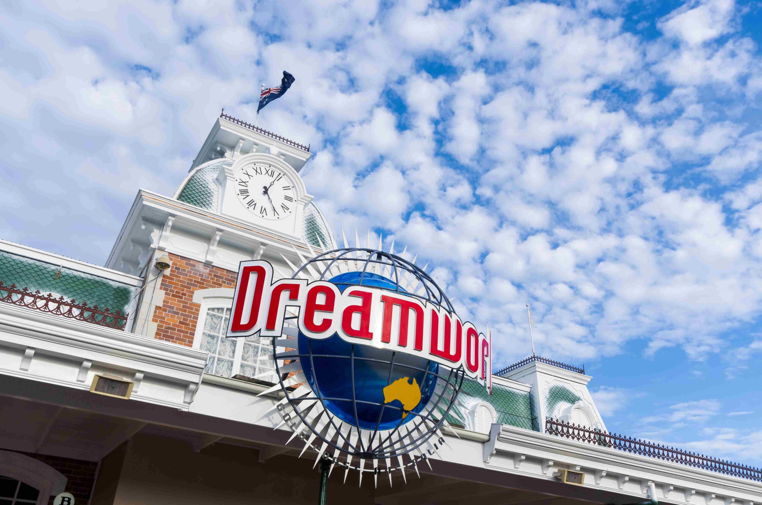 Dreamworld theme park entrance sign. | Newsreel