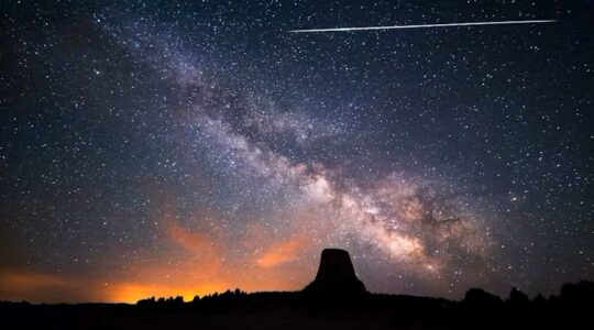 Eta Aquariid meteor captured in Wyoming in 2013. | Newsreel