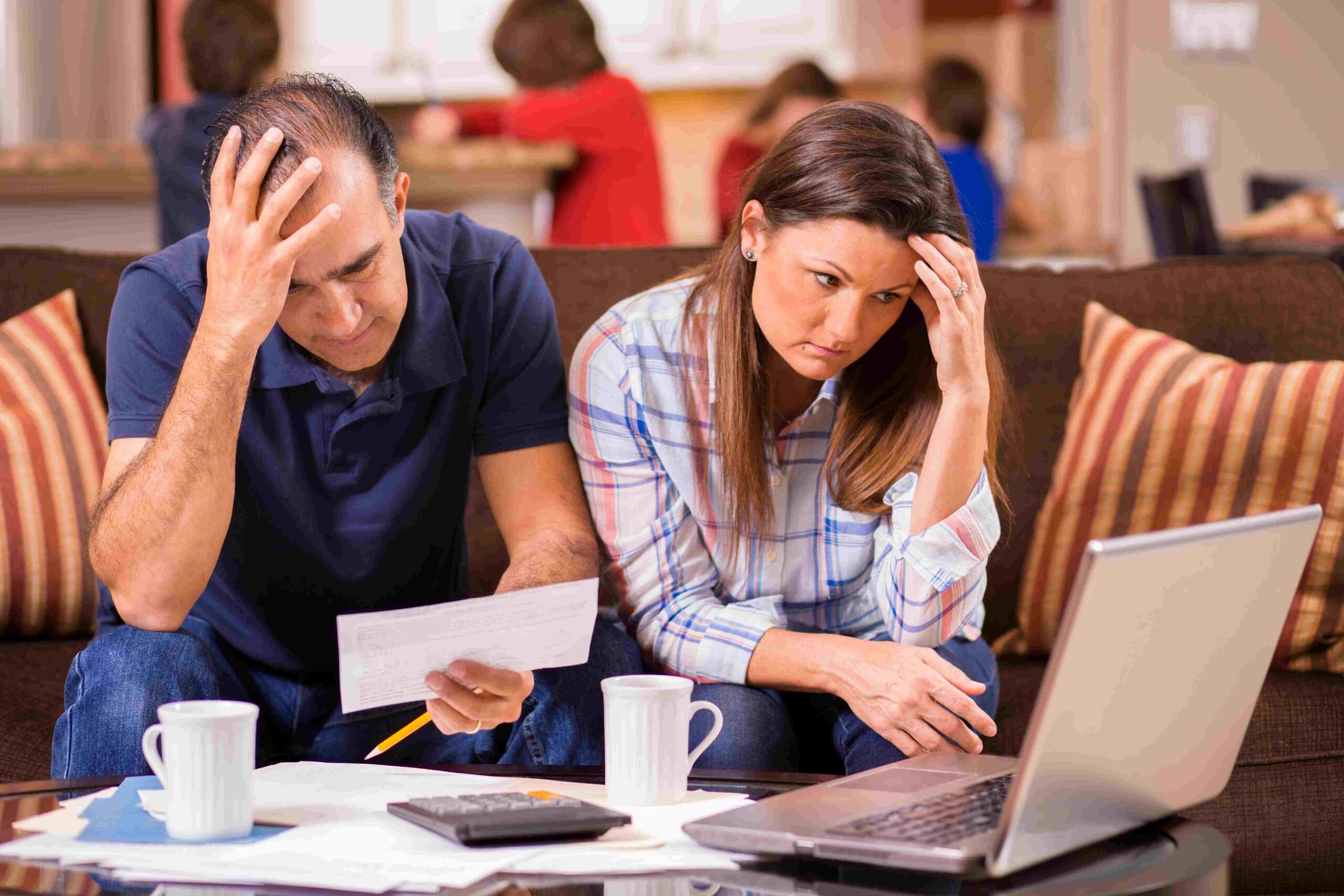 Couple worried about bills. | Newsreel