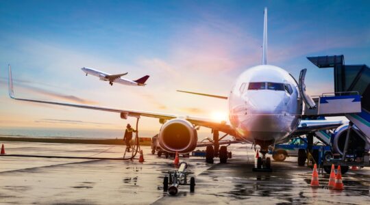 Jet airplane refuelling. | Newsreel