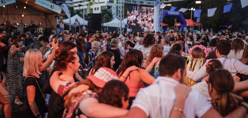 Crowds at the Paniyiri Festival in Brisbane | Newsreel
