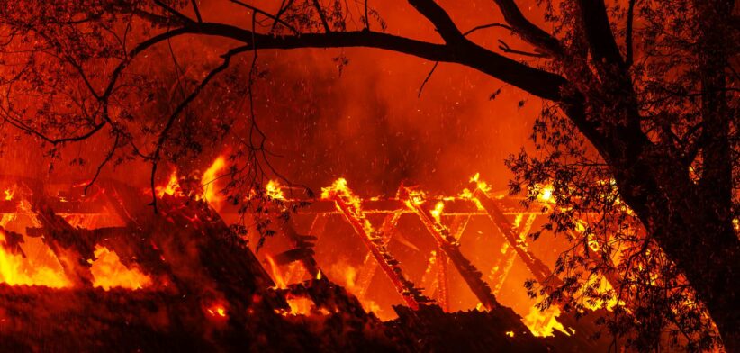 Home burning in bushfire. | Newsreel