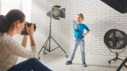 Child in photo studio. | Newsreel