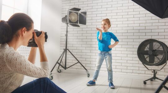 Child in photo studio. | Newsreel