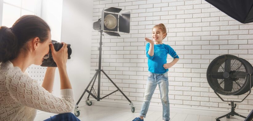 Child in photo studio. | Newsreel