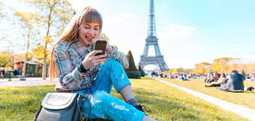 Woman in front of Eiffel Tower. | Newsreel