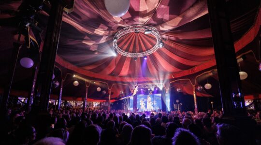 Spiegeltent at Wynnum Festival. | Newsreel