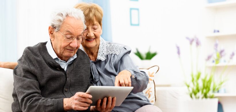 Elderly couple using an computer tablet. | Newsreel