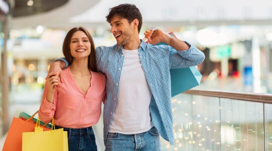 Man and woman shopping at shopping centre. | Newsreel