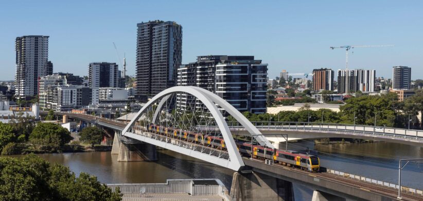 Brisbane train and skyline. | Newsreel