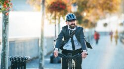 Worker on an e-bike. | Newsreel