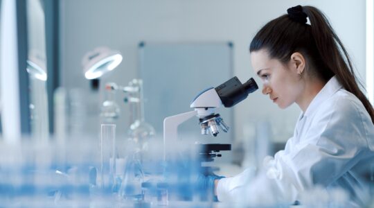 Female scientist in lab. | Newsreel