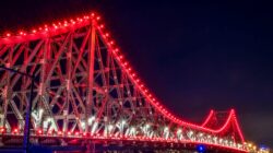 Brisbane's Story Bridge lit up red. | Newsreel