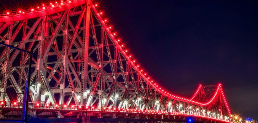 Brisbane's Story Bridge lit up red. | Newsreel