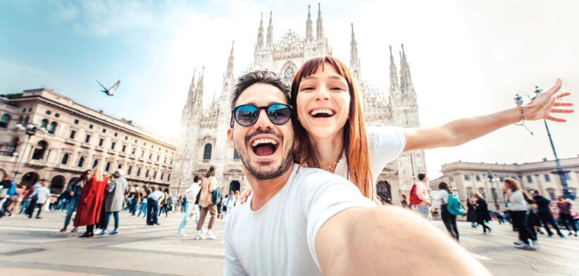 Young couple travelling. | Newsreel