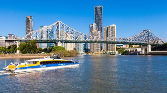 Brisbane ferry and Story Bridge. | Newsreel