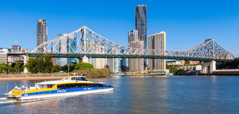 Brisbane ferry and Story Bridge. | Newsreel