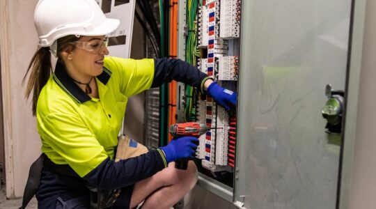 Female electrician. | Newsreel