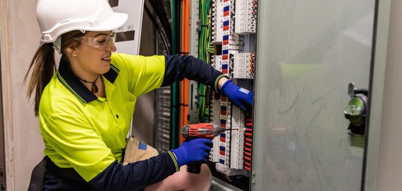 Female electrician. | Newsreel