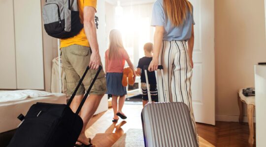 Family going on holiday. | Newsreel