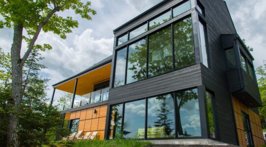 House with lots of windows. | Newsreel