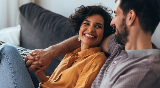 Happy couple on couch. | Newsreel