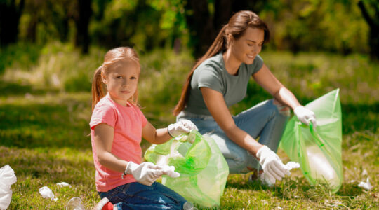 A new technique allows plastic bags to be vaporised and recycled - Newsreel