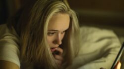 New research has questioned the value of current guidelines on screen time before sleep - Newsreel