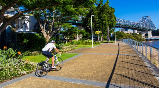 Cycling in Brisbane. | Newsreel.