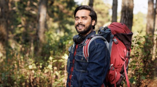 Indian backpacker. \ Newsreel