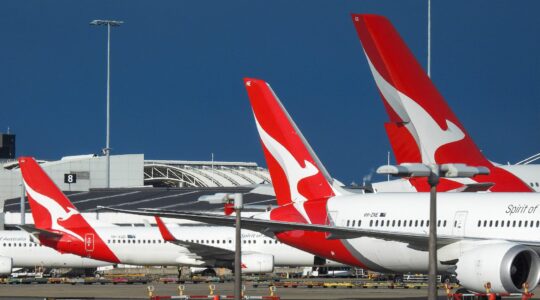 Qantas planes. | Newsreel