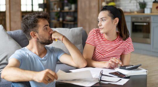 Couple worried about bills. | Newsreel