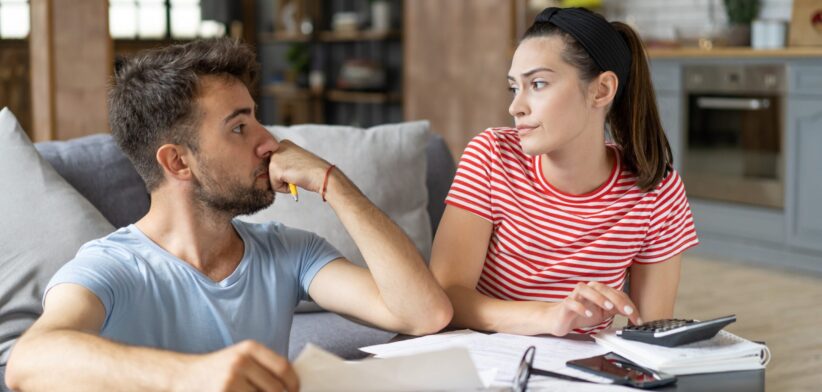 Couple worried about bills. | Newsreel