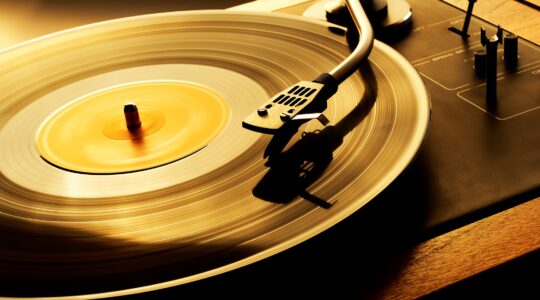 Vinyl record sales jump 10 percent in United States