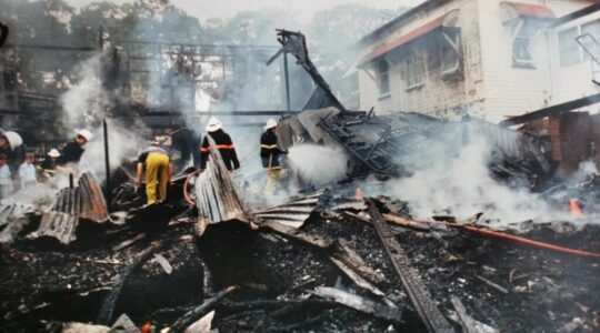 Oakdale Guest House fire, Ipswich, 1990. | Newsreel