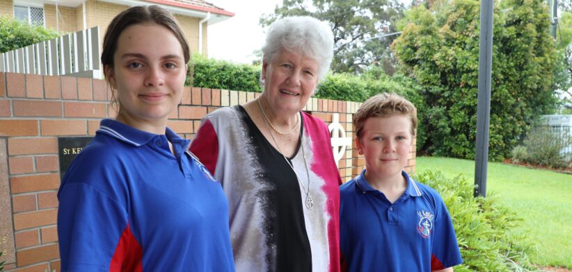 Sister Kathleen Mooney with the St Kevin’s Primary School Geebung 2024 School Captains.