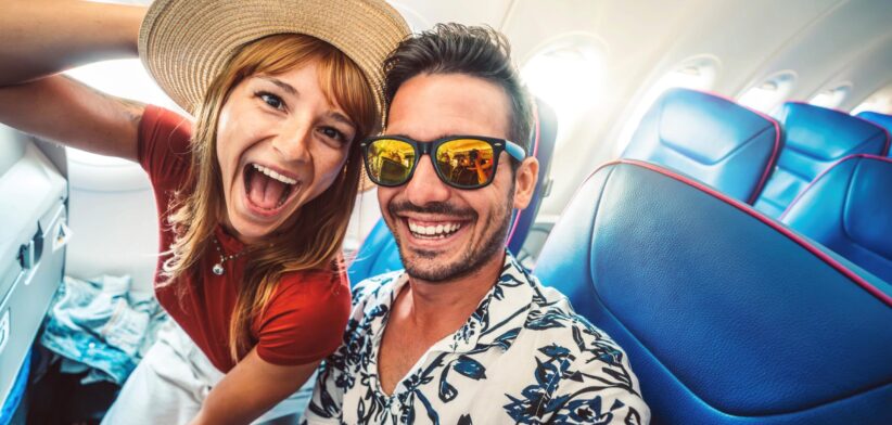 Couple on a plane. | Newsreel