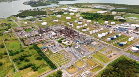 Ampol Lytton refinery, Brisbane, Queensland, Australia. | Newsreel