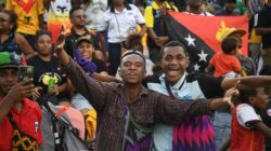 Rugby league fans in Papua New Guinea. | Newsreel