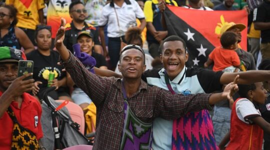 Rugby league fans in Papua New Guinea. | Newsreel