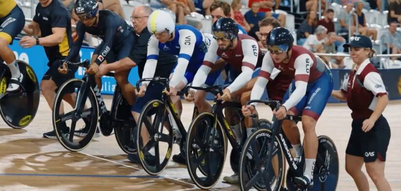 Start to cycling race. | Newsreel