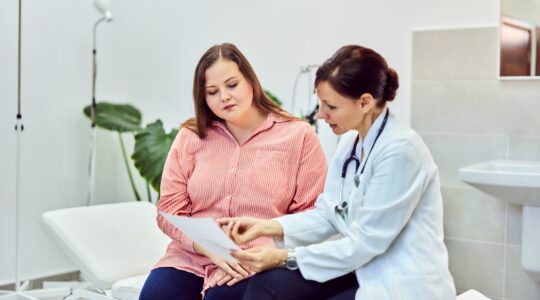 Overweight woman and doctor. | Newsreel