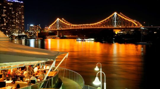 Brisbane Story Bridge at night. | Newsreel