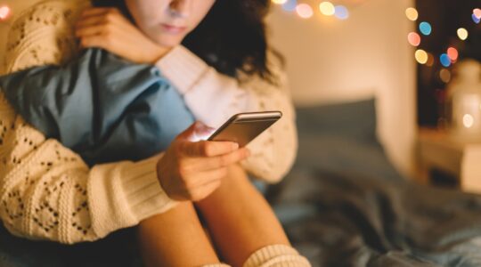 Teen girl texting. | Newsreel